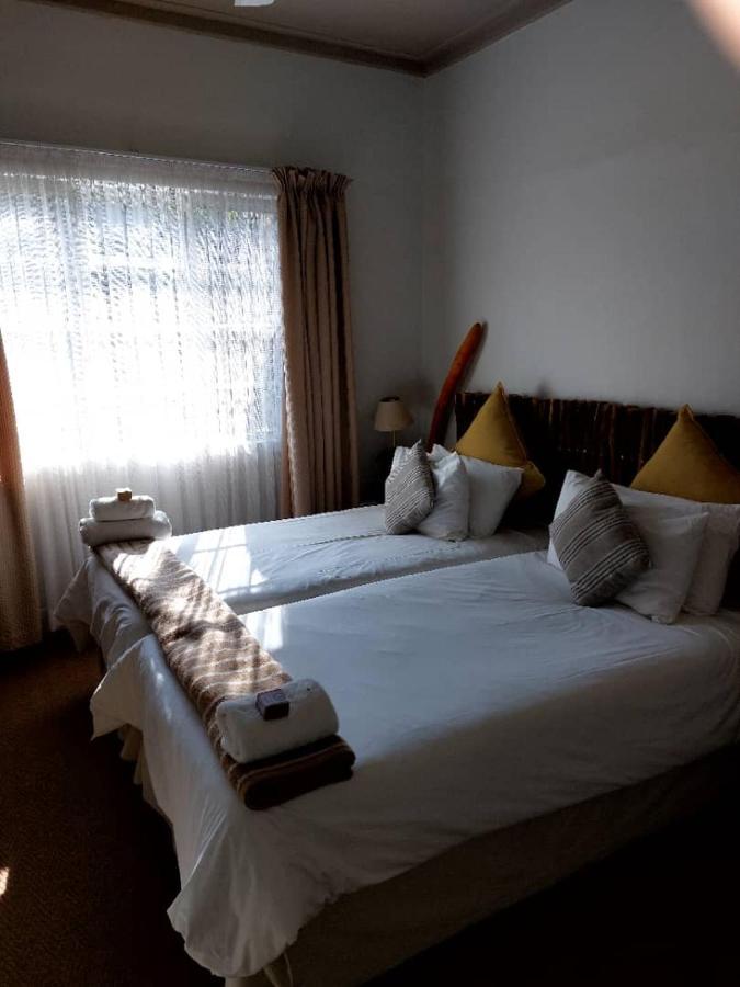 Bush Pillow Guest House Очиваронго Экстерьер фото