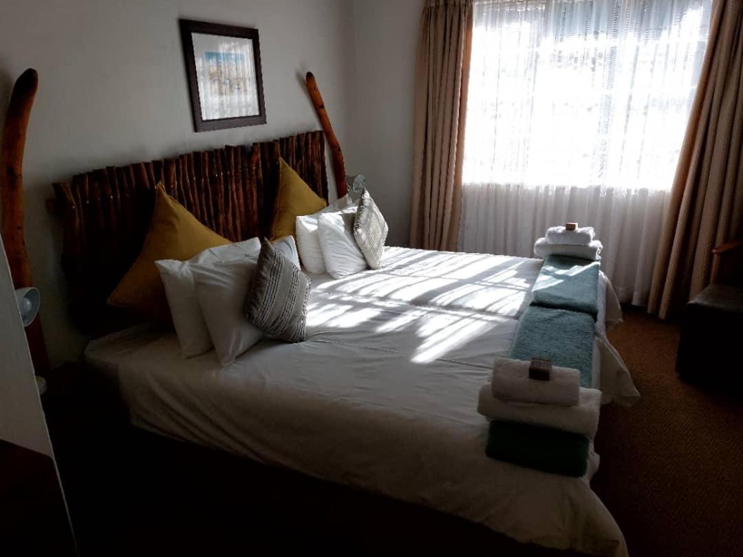 Bush Pillow Guest House Очиваронго Экстерьер фото