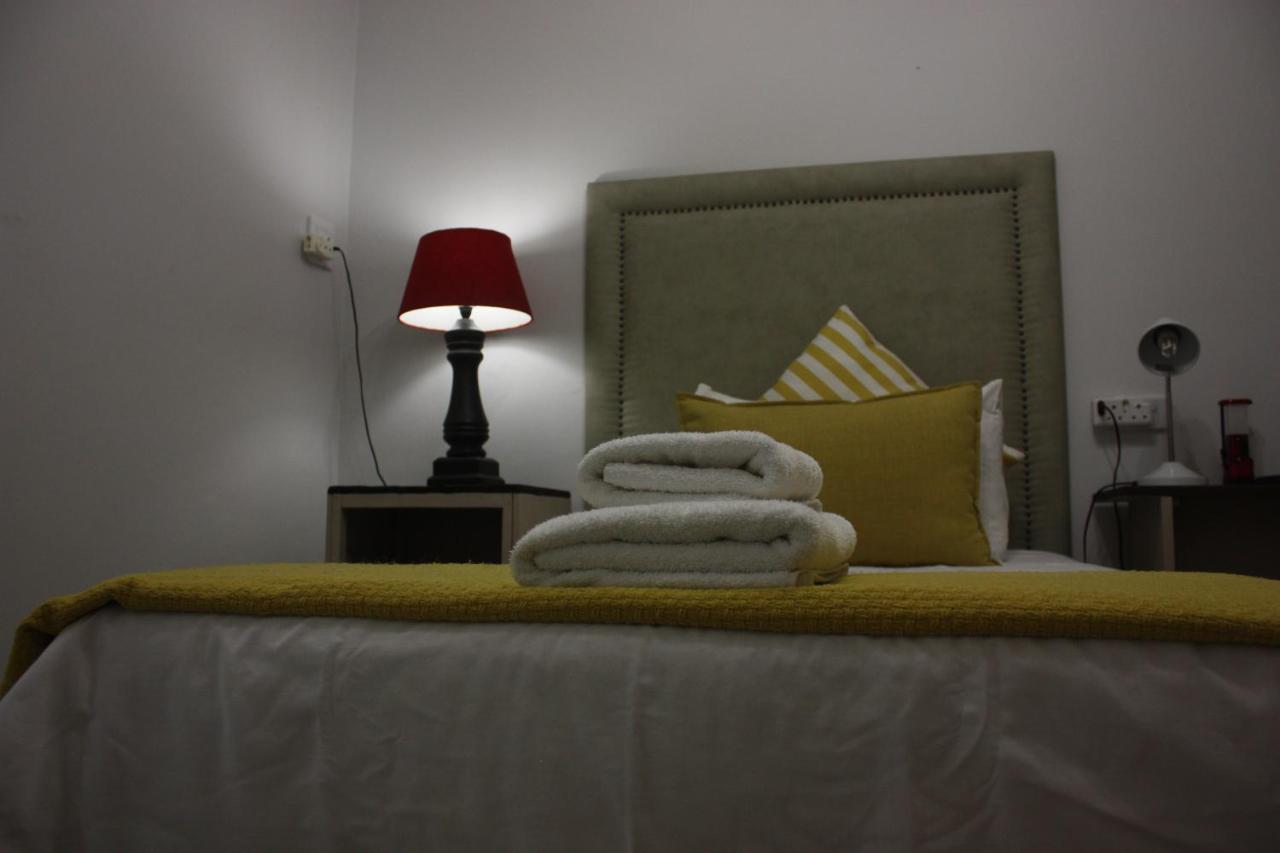 Bush Pillow Guest House Очиваронго Экстерьер фото