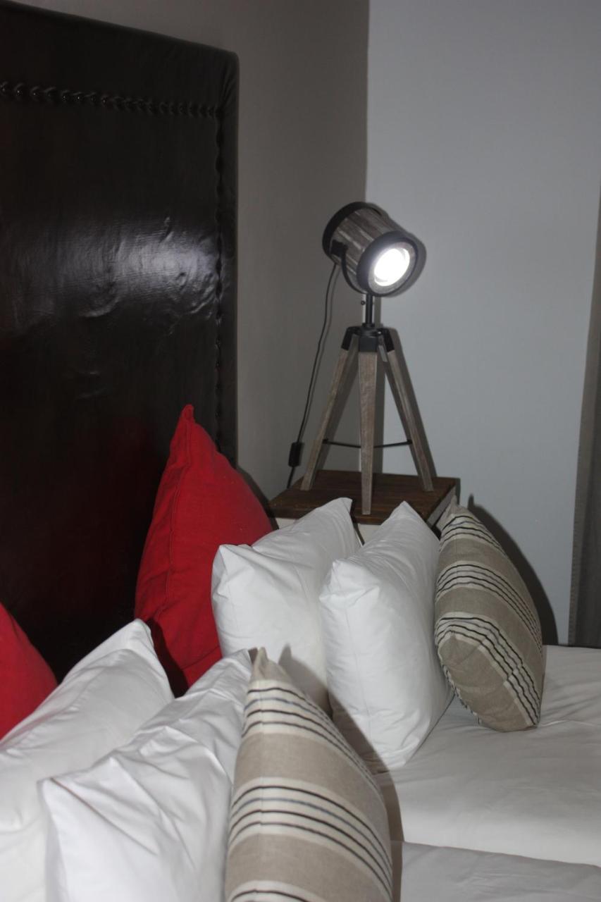 Bush Pillow Guest House Очиваронго Экстерьер фото